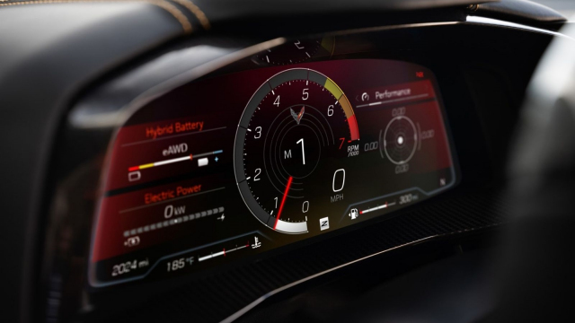 Novátorská Corvette E–Ray v evropské verzi si střihla přízemní let po Autobahnu, na 250 km/h je jako nic