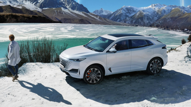 Číňané začali v Evropě prodávat luxusní SUV, které chce konkurovat i Lexusu, stojí ale o milion míň