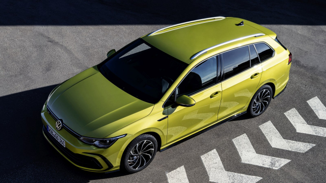 Němci vyzkoušeli ojetý VW Golf VIII kombi. Auto s větším kufrem než Octavie upadlo, pořád ale má co nabídnout