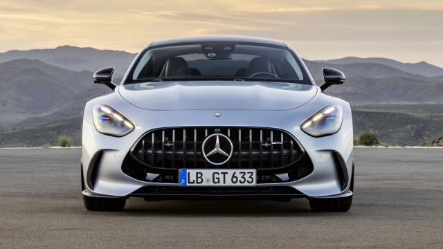 Nový Mercedes–AMG GT je tak tragicky těžký, že lehčí je nejen veškerá konkurence, ale i SUV Porsche