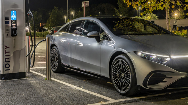Dealeři zrazují Mercedes od slepé sázky na elektromobily. „Musí přece poslouchat, co lidé chtějí,” říká jeden z nich