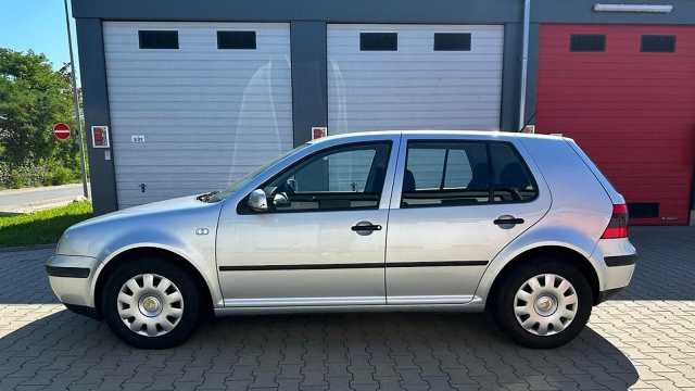 Zánovní, palivo srkající auto navždy za 190 tisíc? Tento raritní VW Golf jím snadno může být