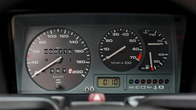 Našel se dokonalý stroj času, v dodnes novém VW z roku 1992 zbývá ještě asi 555 tisíc km života
