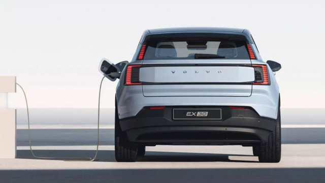 Ani Volvo nezajímáte. I nyní chce za 6 let prodávat jen elektromobily, které u nás kupuje jen 3,7 jeho zákazníků