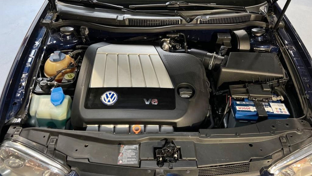 K mání je legendární VW Golf IV s dnes nepochopitelným motorem i karoserií, je to krásná vzpomínka na lepší časy