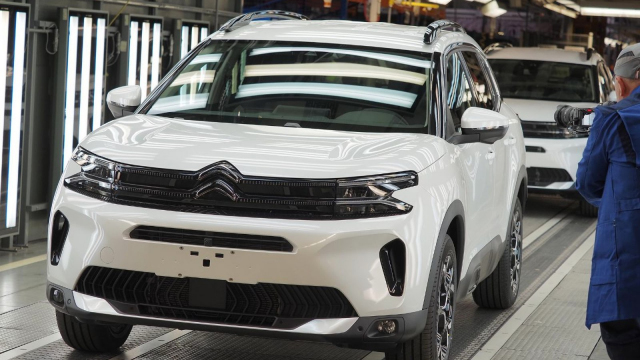 V Rusku se znovu vyrábí úplně nové Citroëny. Mají pořád stejnou techniku, elektroniku, loga, všechno
