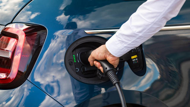 Stellantis potvrdil, že „elektrickou revoluci” zaplatíte, i když ji nechcete a žádný elektromobil si nekoupíte