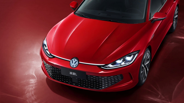 VW se propadá na svém největším trhu a cpe 12 miliard do slev, nad vodou ho drží podivně vypadající model