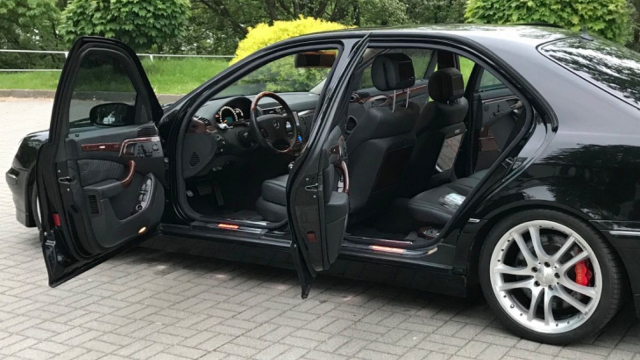 K mání je vzácná německá luxusní raketa silnic i ztráty hodnoty, za 41 tisíc km připravila majitele o 3,7 milionu Kč