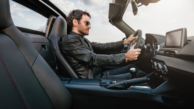 Mazda MX–5 dlouhých 9 let po debutu koná zázraky a prodejně masivně roste. Jde krize středního na víc a víc z nás?