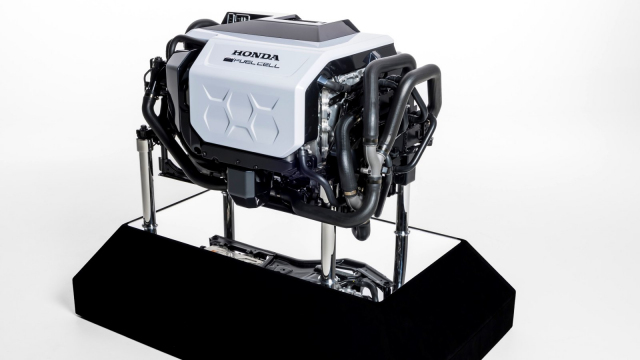 Ani Honda už nesází vše na bateriové elektromobily, ukázala nový pohon pro SUV a další větší auta