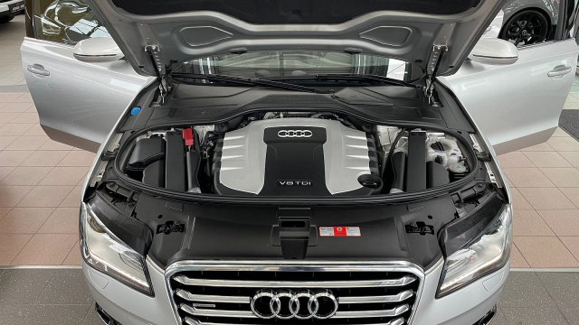Vrcholně luxusní Audi se silným a úsporným dieselem V8 dnes málo jeté koupíte za cenu bídné Octavie