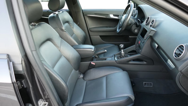 K mání je krásná, nevyužitá vzpomínka na doby, kdy jste motor V6 s pohonem 4x4 a manuálem mohli mít i v autě o velikosti dnešní Fabie