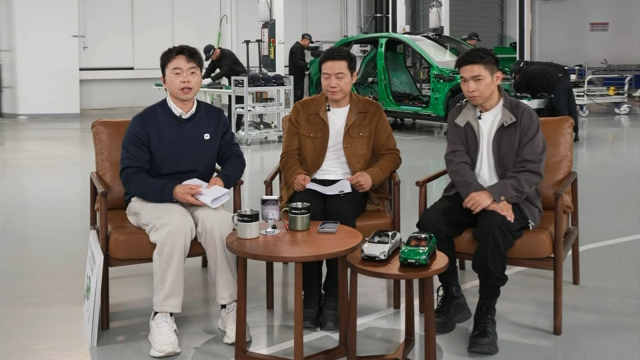 Výrobce aut se vzhledem i výkonem Ferrari a Porsche za cenu škodovek čelí obrovské kritice, vypořádal se s ní po svém