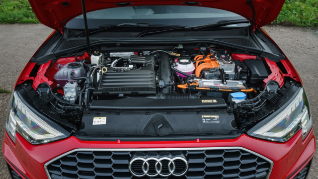 Němci otestovali ojeté Audi A3 poslední generace. Tradičně dostupný držák opět boduje, ale ne v této verzi
