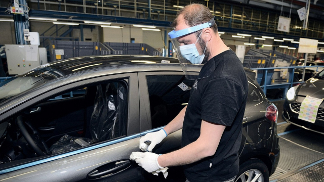 Ford potichu rozjíždí další propouštění zaměstnanců, nahlas přitom hovoří jen o pravém opaku
