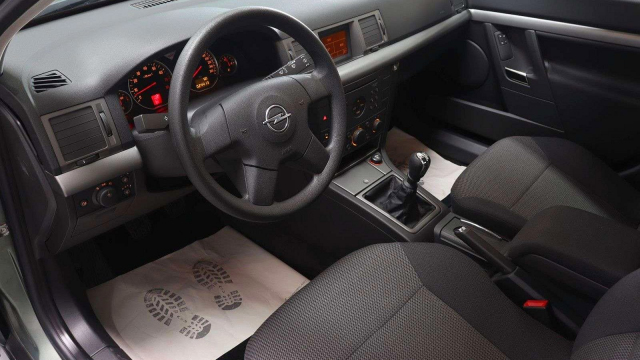 Nehezký a neúspěšný Opel někdo zachoval dodnes nejetý, je to levná cesta k prakticky novému autu