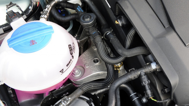 Co se stane, když v autě neměníte chladicí kapalinu? Navzdory přesvědčení mnohých není věčná, může vám zničit motor