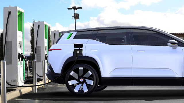Další výrobce elektromobilů padá ke dnu. Nemá peníze ani na další rok, pochybuje o schopnosti pokračovat v činnosti