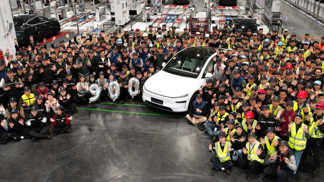 Tesla se zjevně chlubí tím, že vyrobila 900 aut, tak to gratulujeme