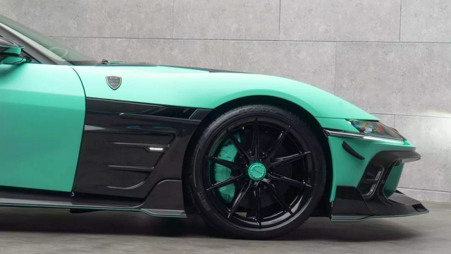 U Mansory se asi lekli toho, že pro jednou udělali něco normálního, a tak si hned spravili chuť novým „humáčem”