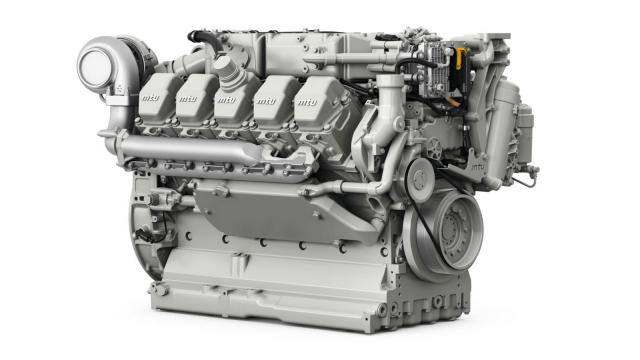 Nový desetiválcový dieselový motor Rolls–Royce jde proti téměř všemu, co se „nosí” u moderních agregátů