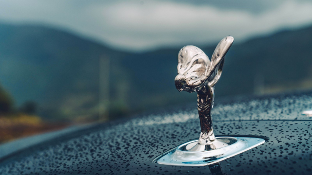 Muž opravil porouchaný Rolls–Royce 17krát levněji dílem od BMW za 3 500 Kč, Rolls za něj chtěl 56 tisíc