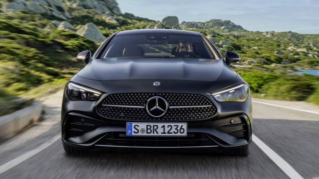 Možná poslední „normální” nový Mercedes překvapuje hlavně pod kapotou, tradiční zákazníci mu nesmrdí