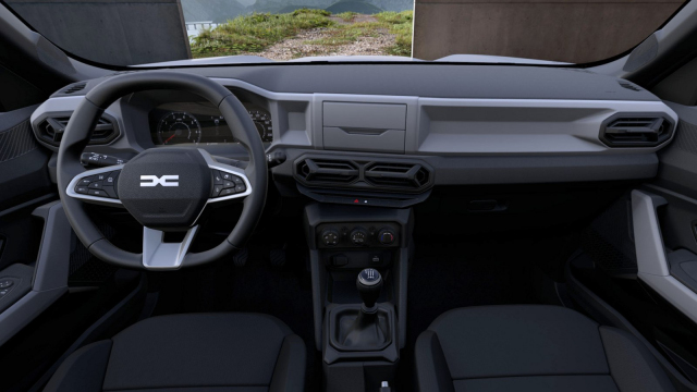 Překrásně „oholená” Dacia Duster nemá v základu nic, ani rádio, natož palubní systém. U nás ji bohužel dál nekoupíte