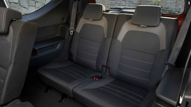 Rumuni vám za pár set tisíc prodají zcela novou limuzínu, která zahanbí i Rolls–Royce