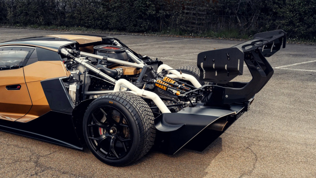 Rozlučková brutalita Lamborghini pro vyvolené měla být strojem na peníze, teď majitele připravuje o desítky milionů
