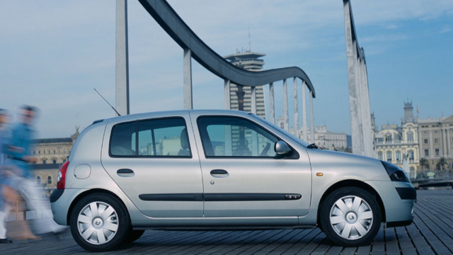 Pár jezdí 21 let starým Renaultem Clio s 348 tisíci km, nevzdá se ho, dokud se nerozpadne