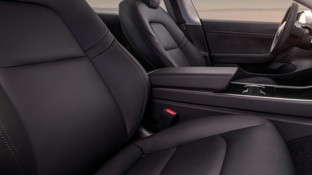 Tesla chce u Modelu 3 nechat lidi platit za vyhřívání sedadel, která si dávno koupili, smutné budoucnosti se asi nedá vyhnout