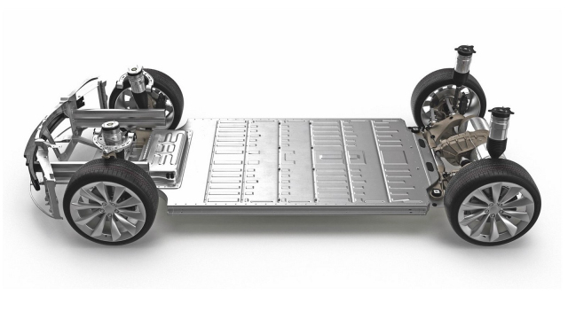 Tesla má na krku vážné obvinění, lidem prý krade baterie a manipuluje s informacemi o jejich stavu