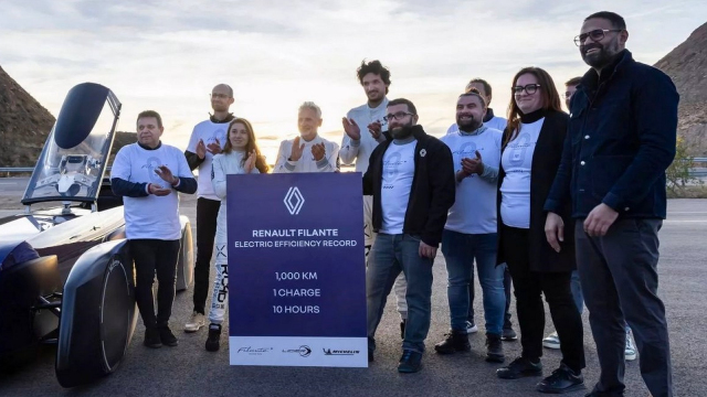 Renault chtěl rozptýlit obavy z elektromobilů rekordním dojezdem své novinky, ukázal tím ale jen jejich marnost