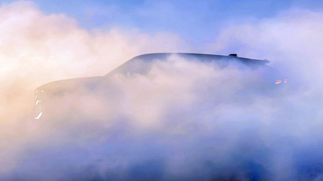 Renault poprvé ukázal své nové největší a nejluxusnější auto. Je tak tajné, že to vlastně ani není Renault