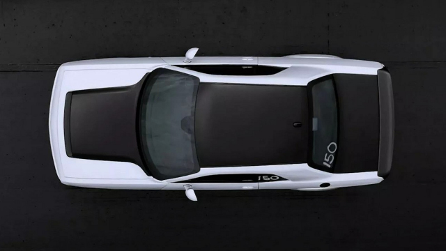 Automobilka si účtuje za obyčejné střešní okno 220 tisíc Kč, protože nechce, aby si ho někdo koupil