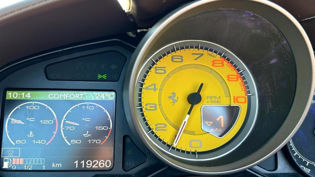 Majitel najel s moderním Ferrari přes 100 tisíc km a teď ho prodává. Je nejlevnější v EU, stojí jako lepší škodovky