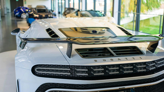 Dosud tajná soukromá sbírka nejlepších Bugatti se poprvé ukázala světu, hodnota aut jde do miliard