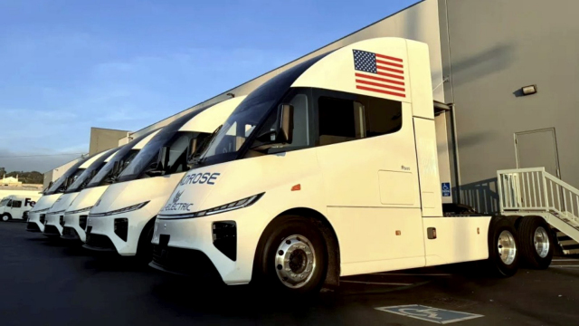 Číňané okopírovali tahač Tesly tak rychle a tak dobře, ze ho v Evropě i v USA asi nabídnou ve velkém dřív než sama Tesla