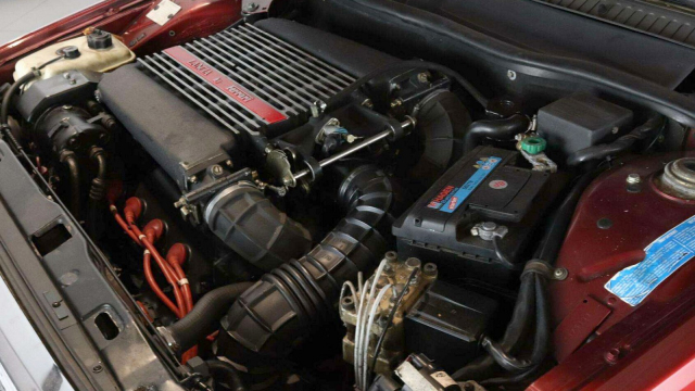 Nechcete sedan s motorem Ferrari? Jediný prodejce jich nabízí hned pět, všech pět v zemi