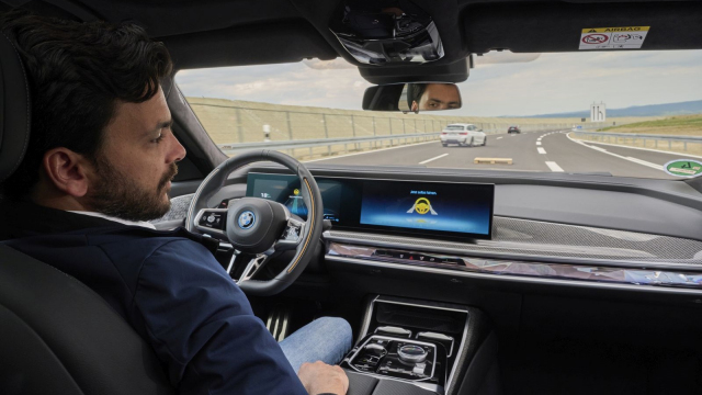 BMW dovolí, aby jeho auta změnila jízdní pruh pouhým mrknutím oka řidiče, snad u toho vyhodí blinkr