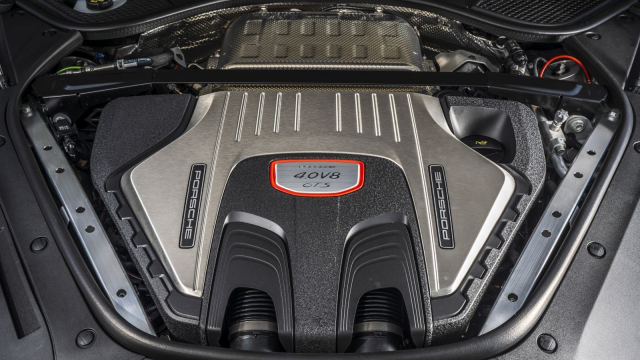 Porsche přidalo do nabídky dva nové modely s motorem 4,0 V8, emise toho silnějšího jsou smutným obrazem absurdity doby