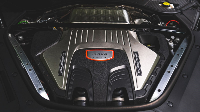 Porsche říká, že motory V8 bude prodávat i po roce 2030. Ani z nich neudělá hybridy, riziko je jinde než v emisích