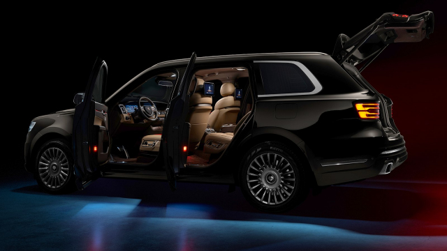 Putinovo SUV přišlo o kus hrdosti, Rusům nezbylo než místo německé vsadit na čínskou techniku
