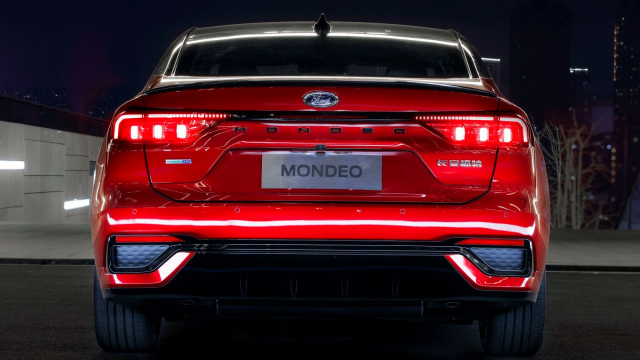 Nový Ford Mondeo se potichu vrátil na pozici bestselleru, s cenou od 440 tisíc Kč to ale nakonec není překvapení