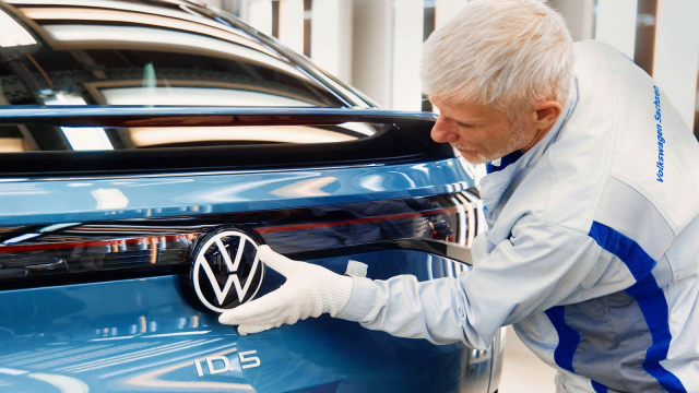 Ne všichni ve VW jsou mimo: „S elektromobily jsme ignorovali zákazníky,” říká zaměstnanec, zatímco se rýsují továrny na zavření