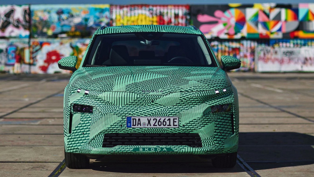 Škoda se před premiérou marně snaží zaujmout novým Elroqem, jeho parametry jsou už teď zklamání