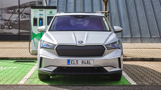 Už i v Bruselu přišli na to, že elektromobily jsou pro Čechy moc drahé, nekupuje je skoro nikdo