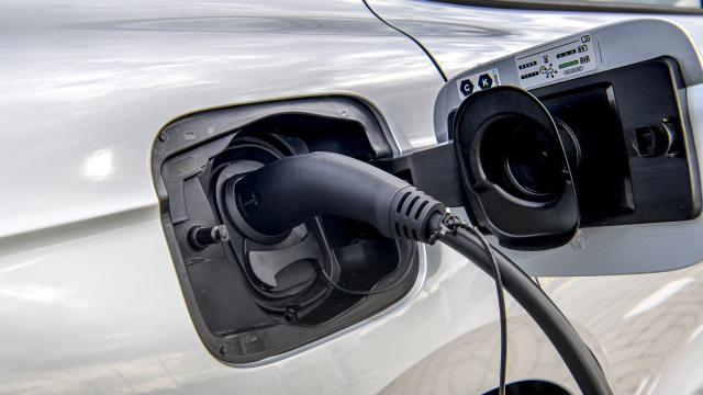 Sama EU nechtěně odhalila největší lež, která provází elektrická auta
